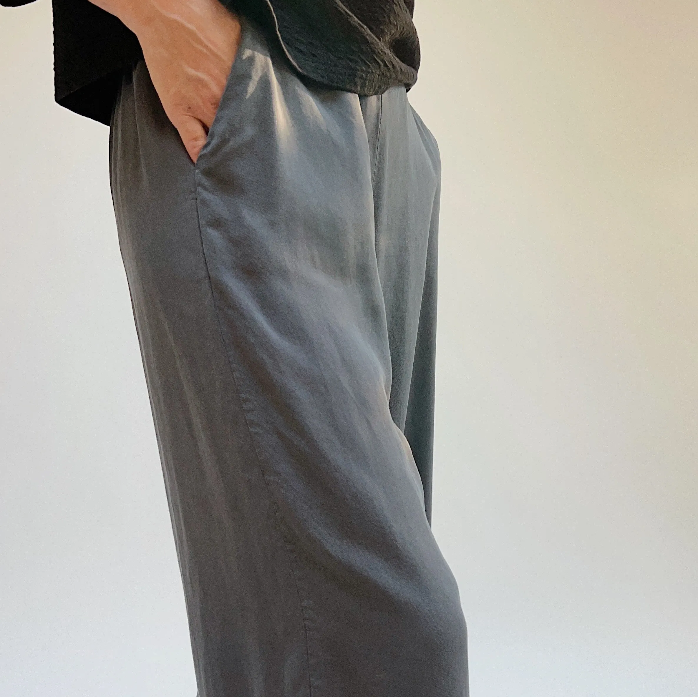 Cut Loose | Tencel Flat Front Flood in Anthracite