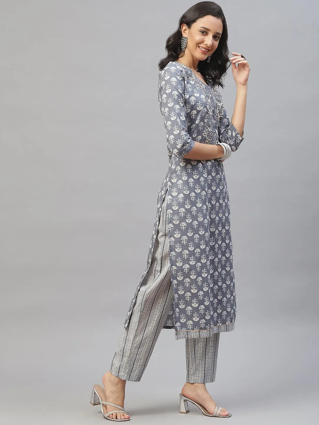 Divena Grey and White Floral Printed Kurta Pant Set with Dupatta